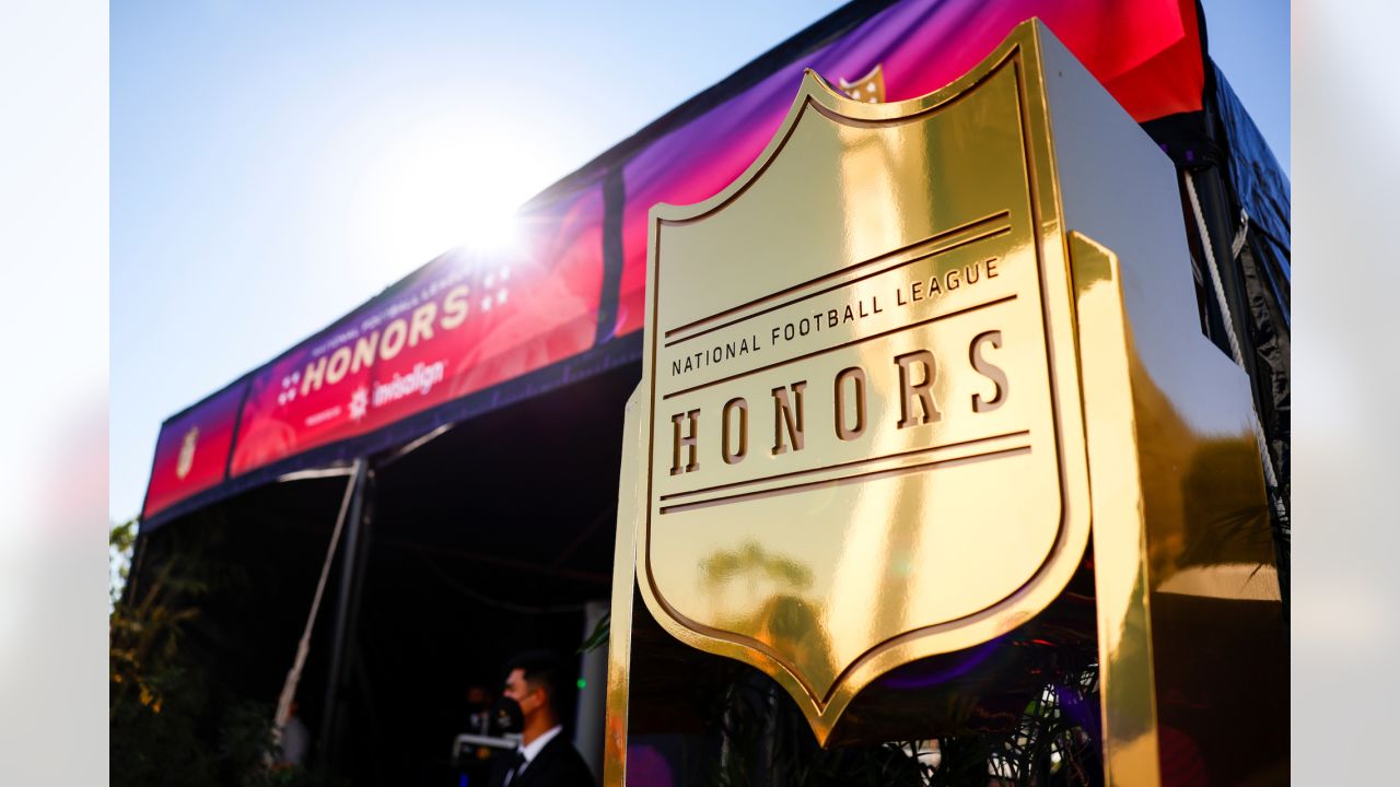 PHOTOS: Star Arrive On Red Carpet For 2022 NFL Honors Red Carpet