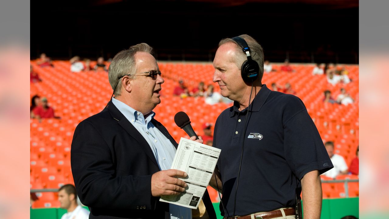 Seahawks radio play-by-play announcer Steve Raible shares insight