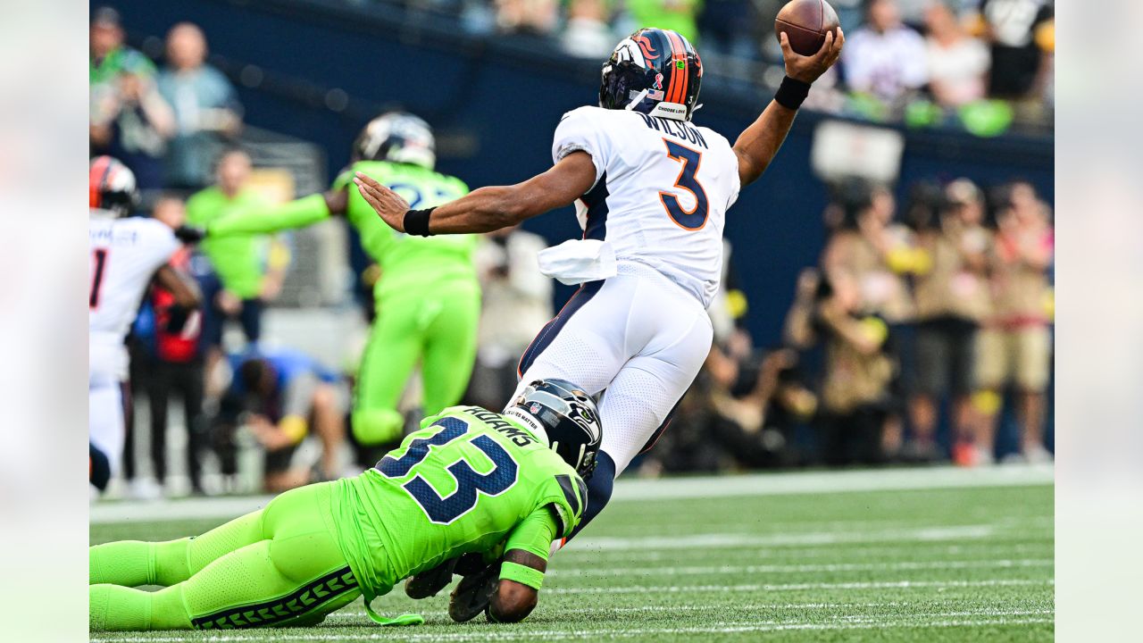 Seattle Seahawks star WR DK Metcalf posts picture of self in a boot - Field  Gulls