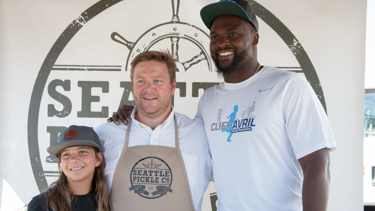 Seahawks Legend Cliff Avril hosts inaugural Youth Football in