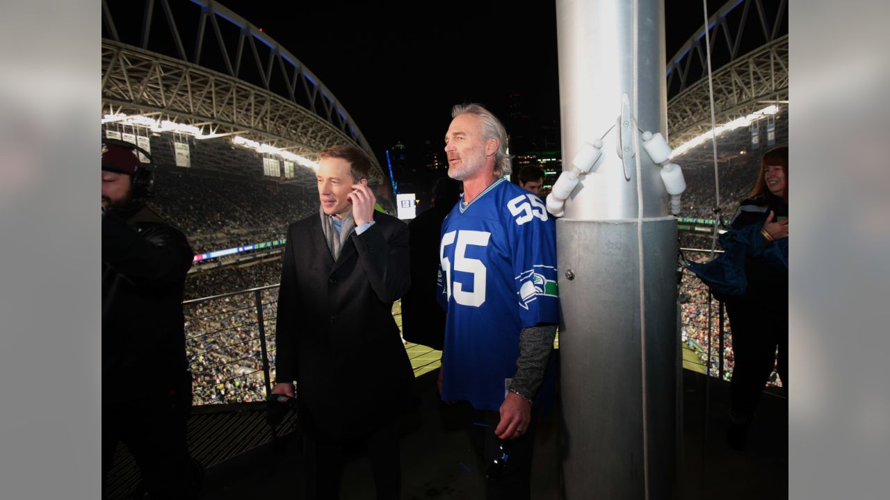 Former Seahawk Brian Bosworth to raise 12 Flag vs. 49ers in Week 17