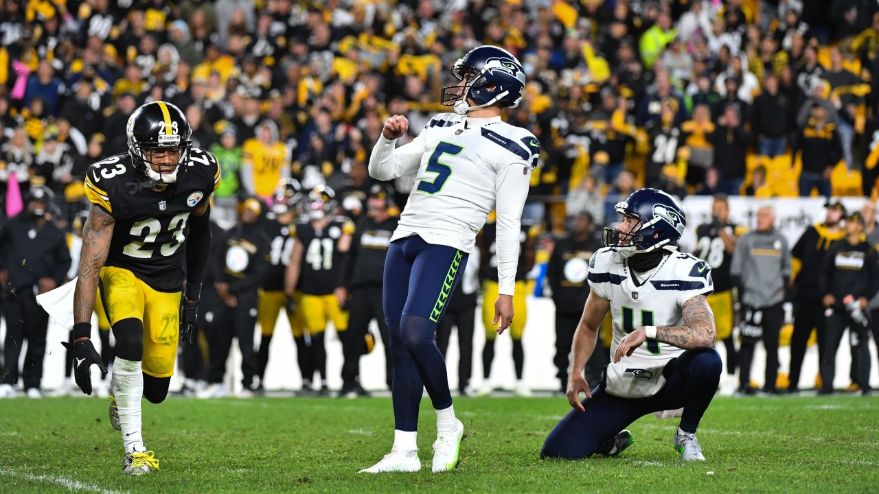 Seahawks punter Michael Dickson forgets how to football on 4th down