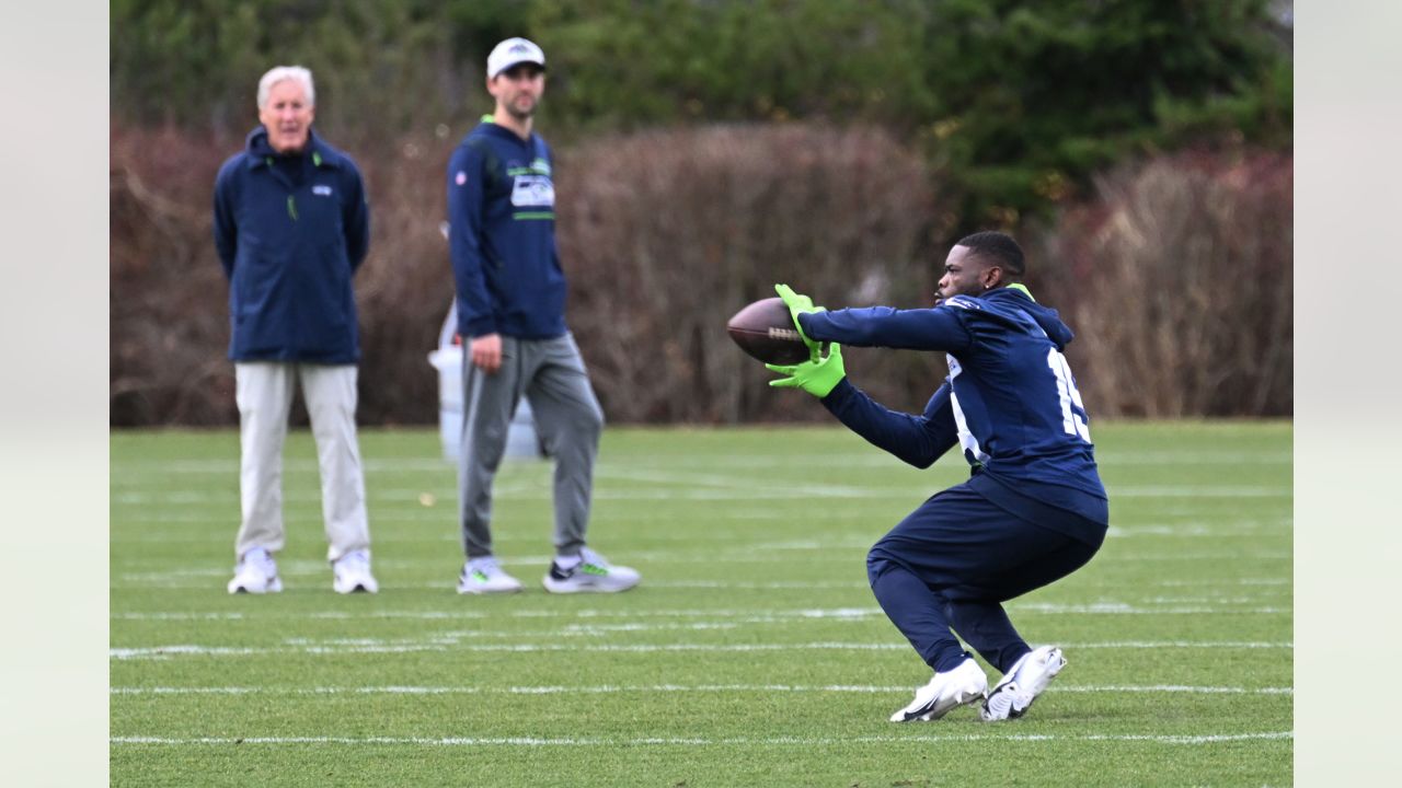 Charitybuzz: Ultimate Seattle Seahawks Package for 4: Pre-Game 12 Flag  Raising Experience, 4 Club Level Tickets and Post-Game Mid-Field Photo on  December 15 or 24 at CenturyLink Field