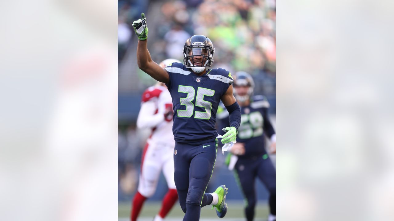 35 days till the start of the season! (DeShawn Shead) : r/Seahawks