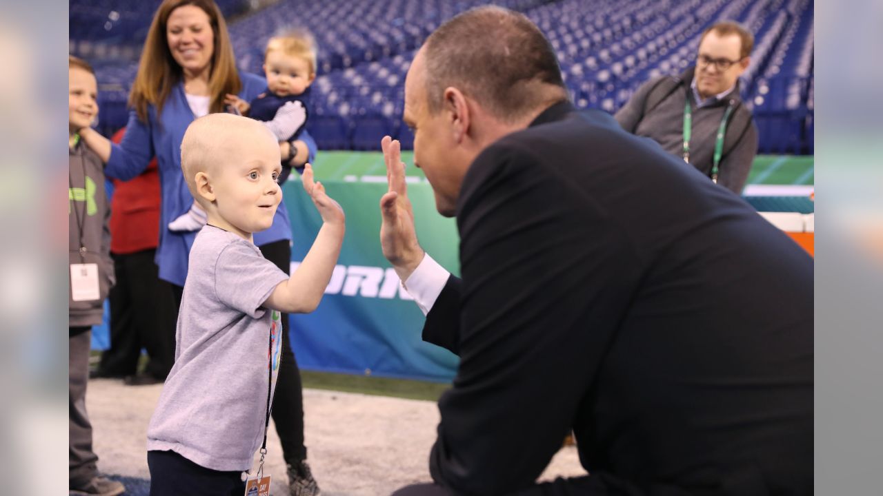 Rich Eisen's dash brings in charity cash at NFL Combine – Orange County  Register