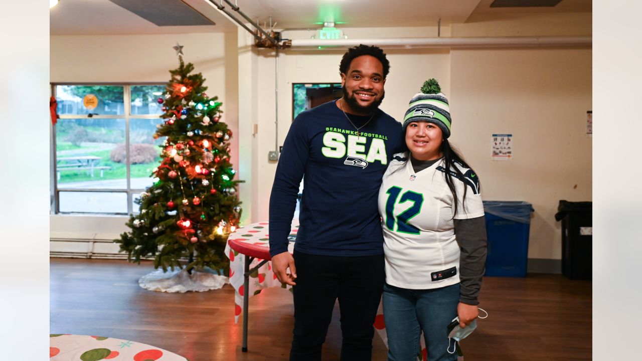 Seahawks And Campbell's® Chunky® Soup Deliver Soup To Mary's Place