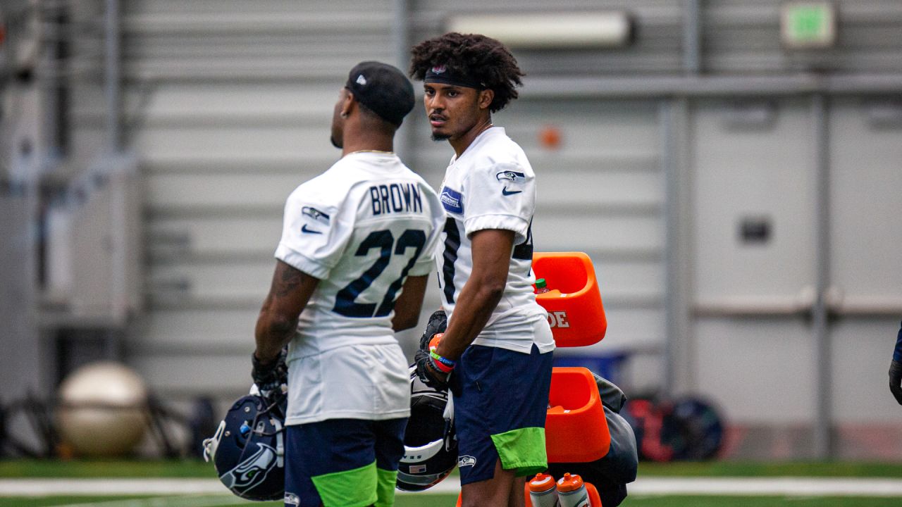 After short holdout, Seahawks ink top pick Witherspoon to deal