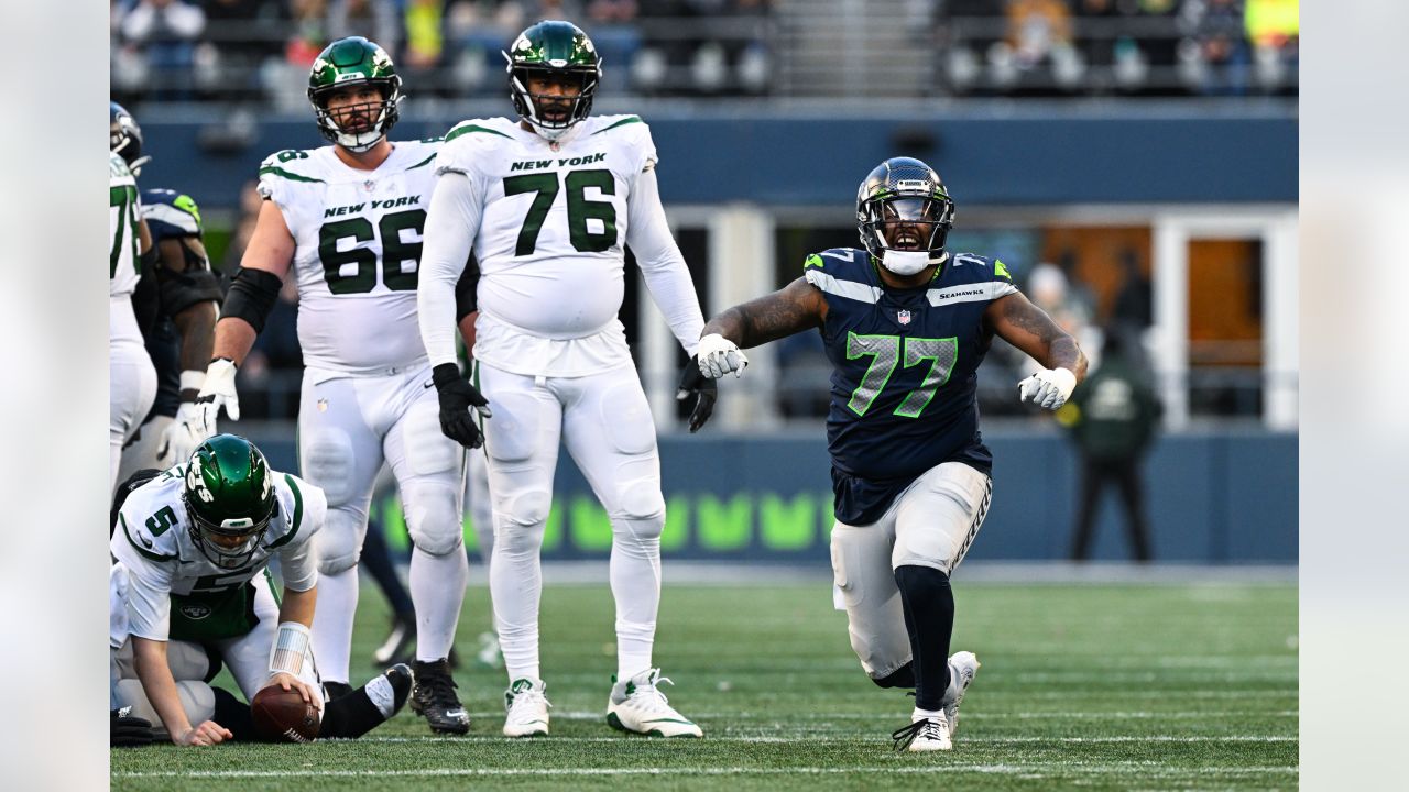 2,338 Seattle Seahawks V New York Jets Photos & High Res Pictures