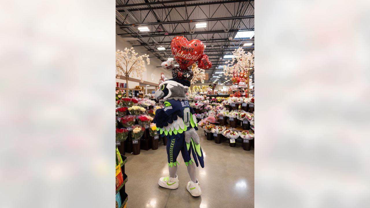 PHOTOS: Seahawks Celebrate Heart Health Month With Virginia Mason  Franciscan Health At Safeway