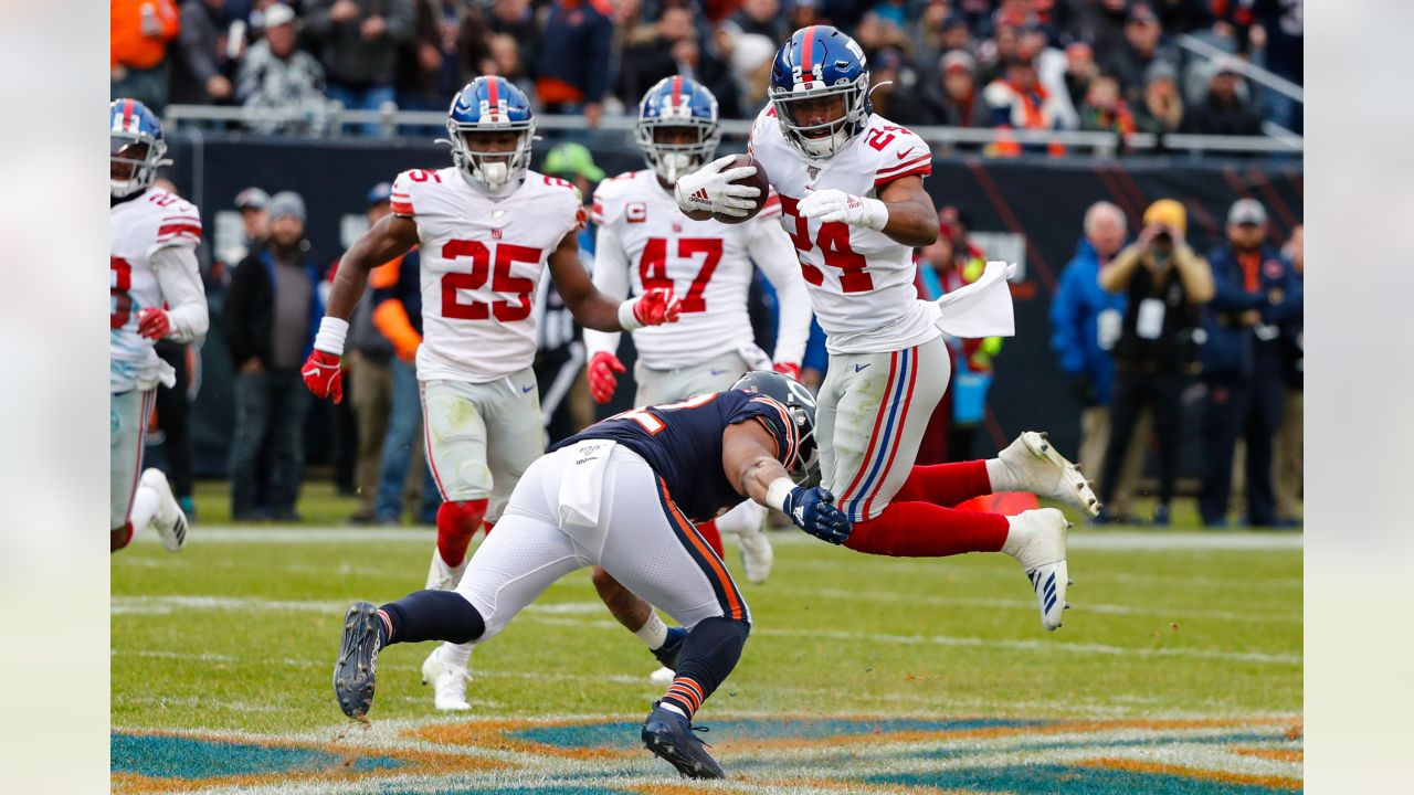 New York Giants cornerback Julian Love (37) tackles New England