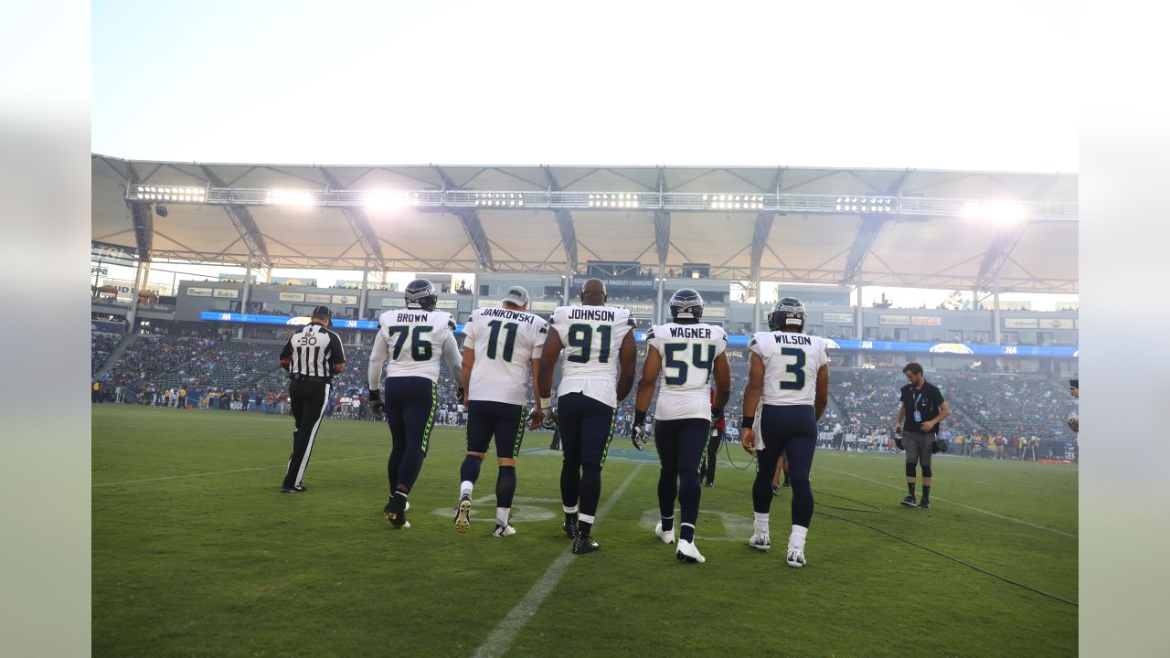 Los Angeles Chargers defeat Seattle Seahawks 24-14 in preseason game - ABC7  Los Angeles