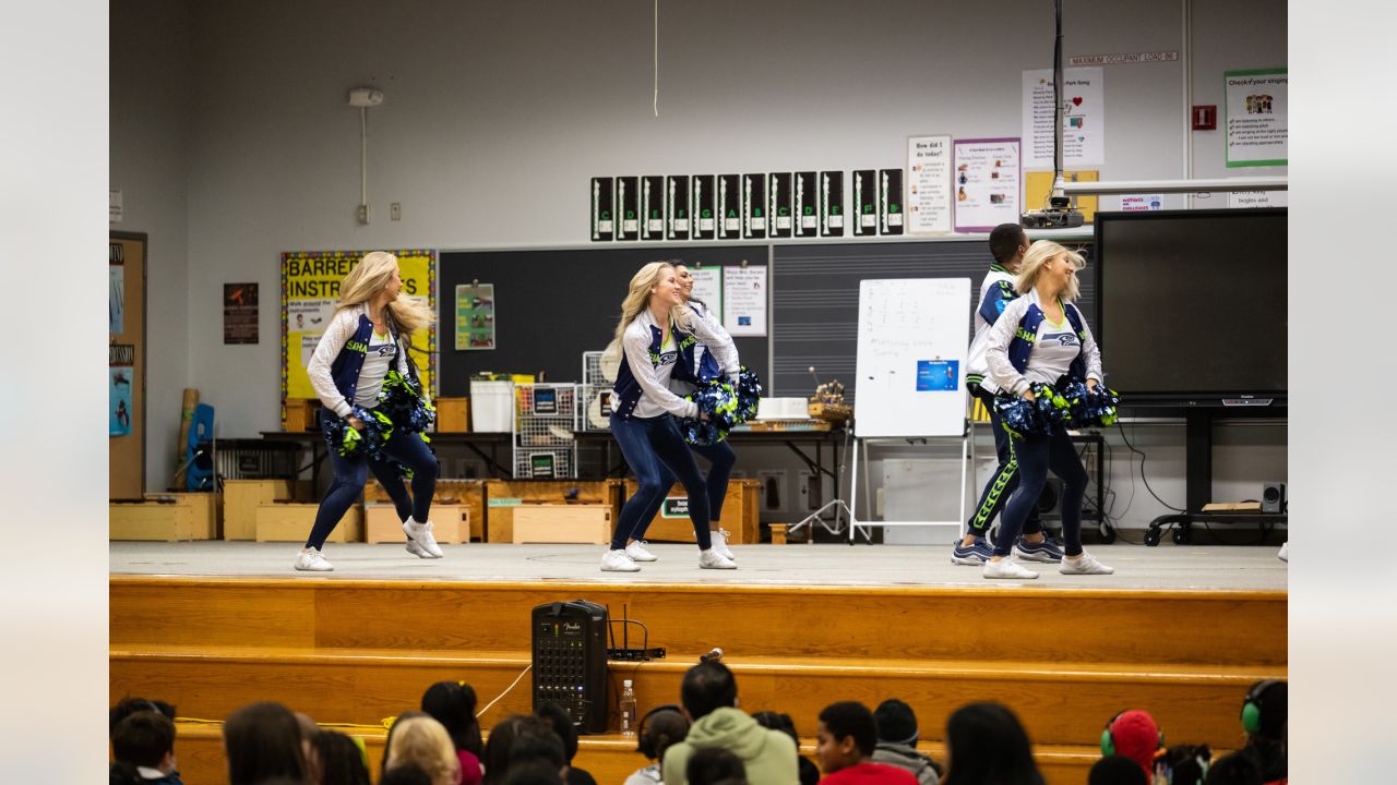 PHOTOS: Seahawks And  Team Up For Operation Warm