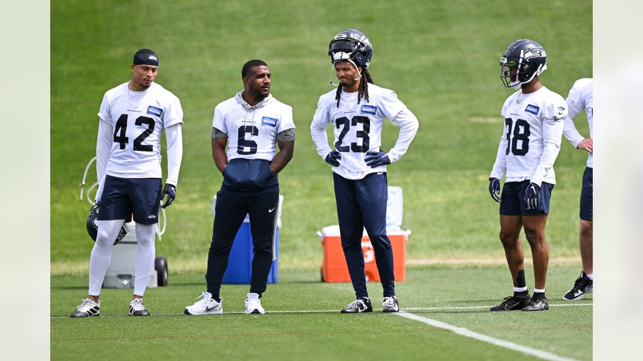 Geno Smith and Drew Lock looking uneven early in Seahawks training