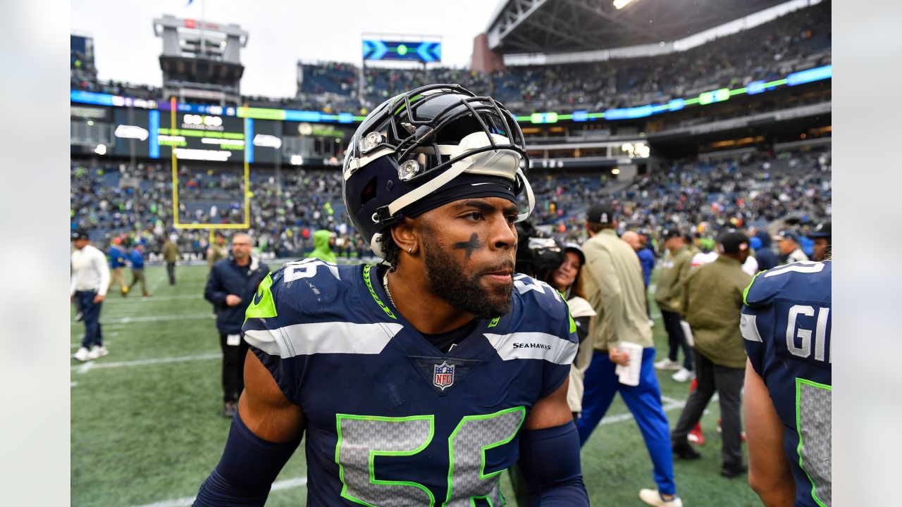 Seahawks QB Geno Smith was named the 2022 NFL Comeback Player of the Year.  Smith wore a Riddell SpeedFlex Precision Diamond with a…