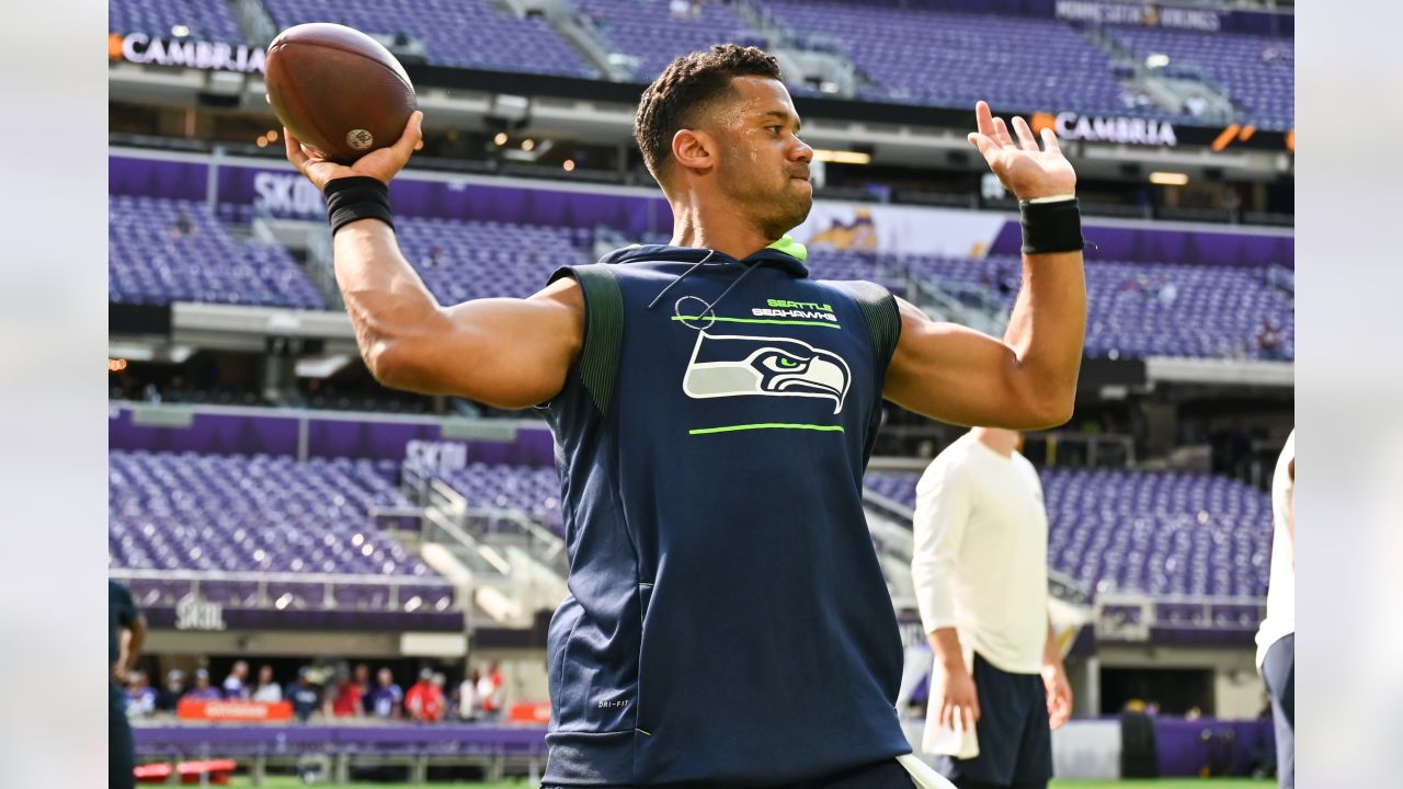 Best Photos From Seahawks-Rams Pregame Warmups