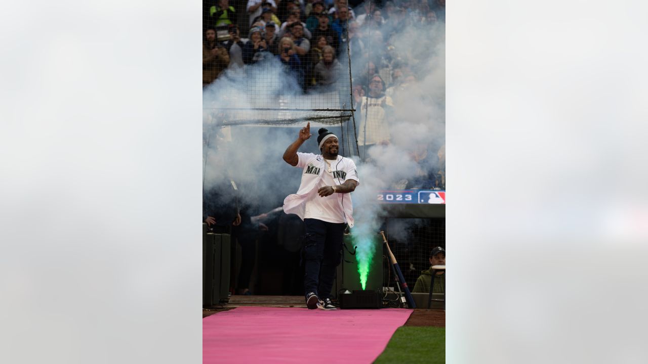 Who threw out the first pitch on Mariners Opening Day?