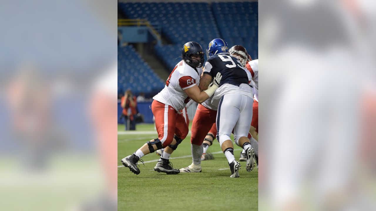 New York Giants guard Mark Glowinski (64) blocks against the