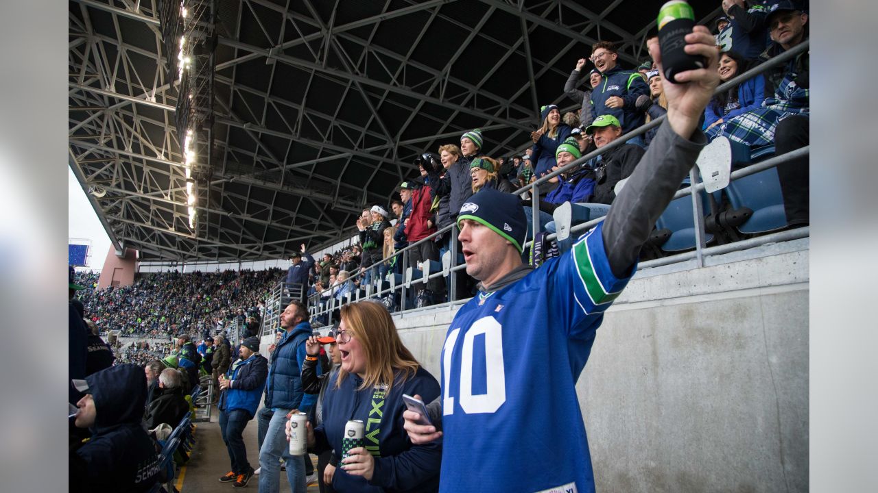 Doug Baldwin, Seahawks Pay Tribute To Richard Sherman With Touchdown  Celebration