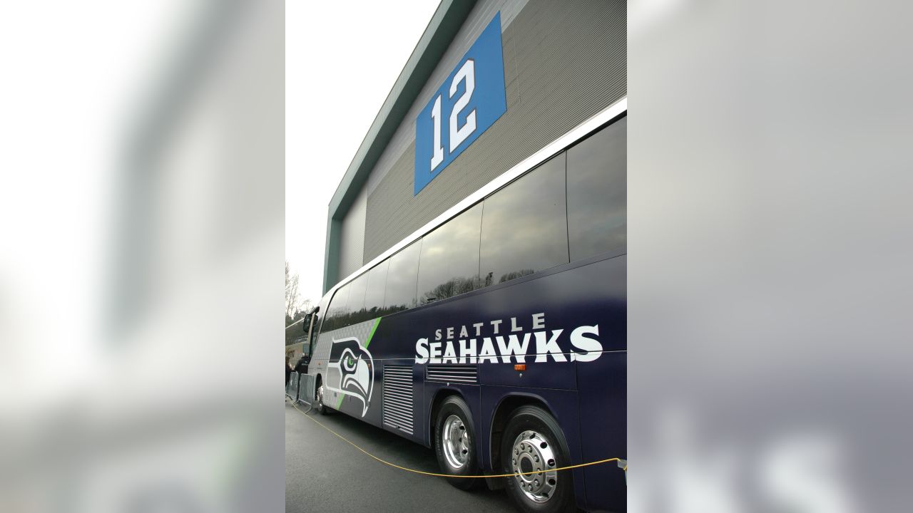 12s line SeaTac streets for Seahawks Super Bowl sendoff