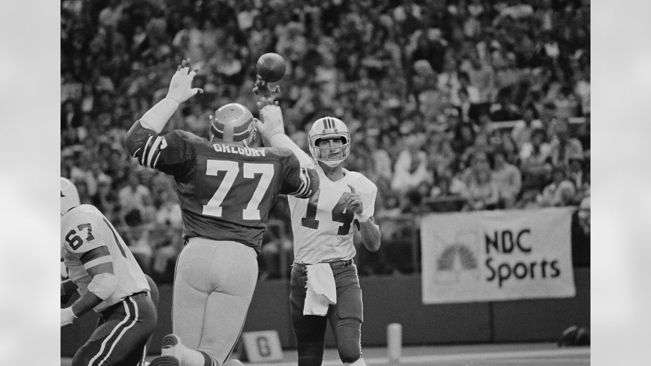 New England Patriots' Irving Fryar (80) takes the ball from Steve Grogan  and moves around Seattle Seahawks' end to score in the second quarter of  the game in Seattle, Nov. 17, 1985. (