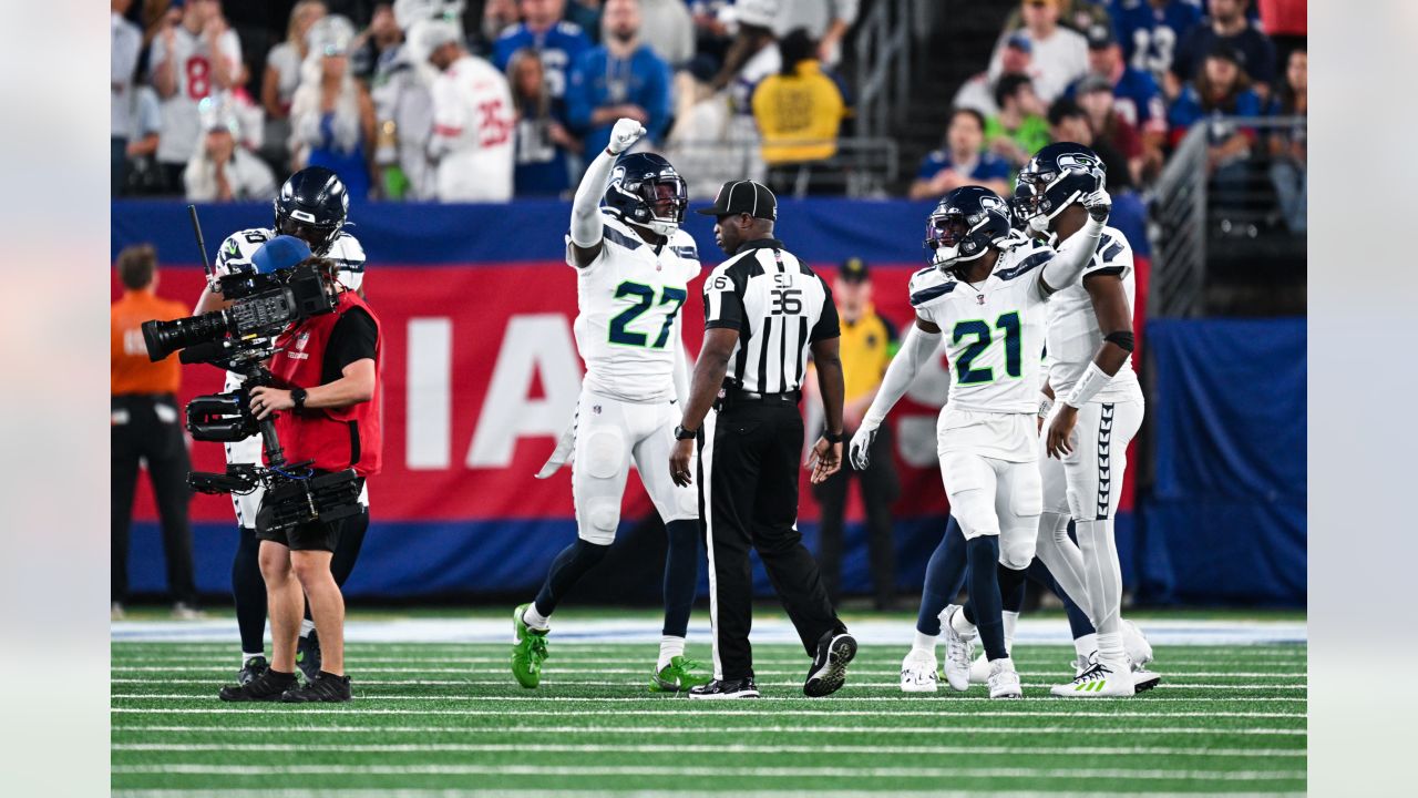 Seahawks defense lead win over Giants - Taipei Times