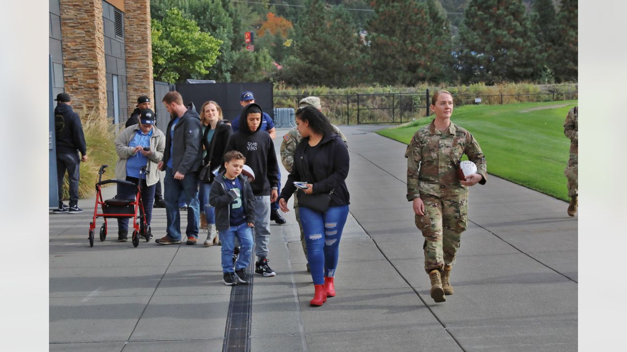 Seahawks Recognize Military & Veterans in Honor of NFL's Salute to Service  Month