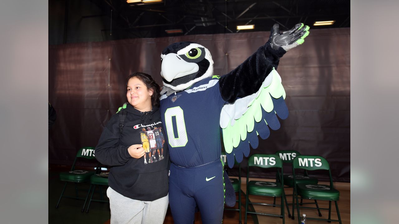 Seahawks mascot selfie unintentionally looks wildly inappropriate