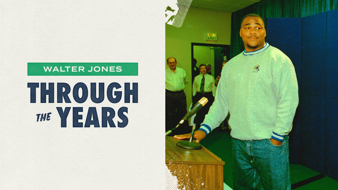 Walter Jones College Highlights – Hawk Blogger