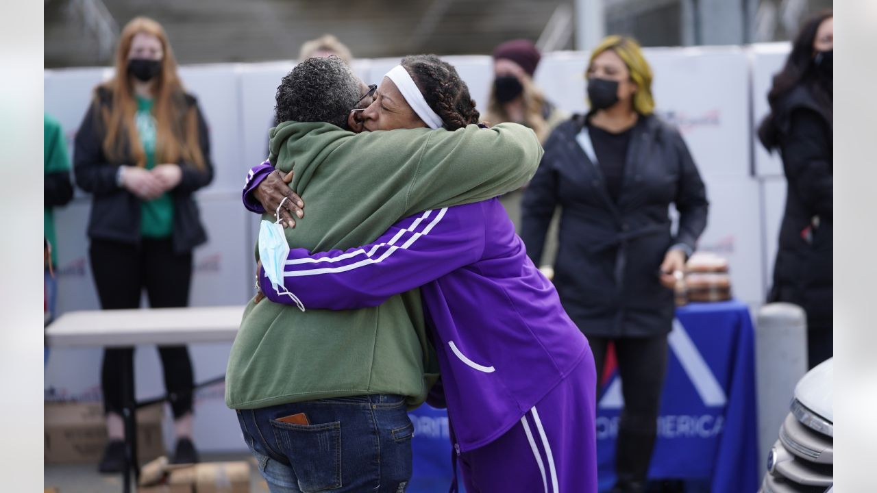 Seahawks Celebrate Military & Veterans with NFL's Salute to Service  Initiative