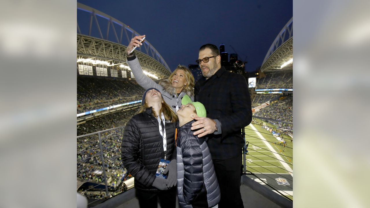 Former Seattle Seahawks guard Steve Hutchinson makes Pro Football Hall of  Fame - Field Gulls