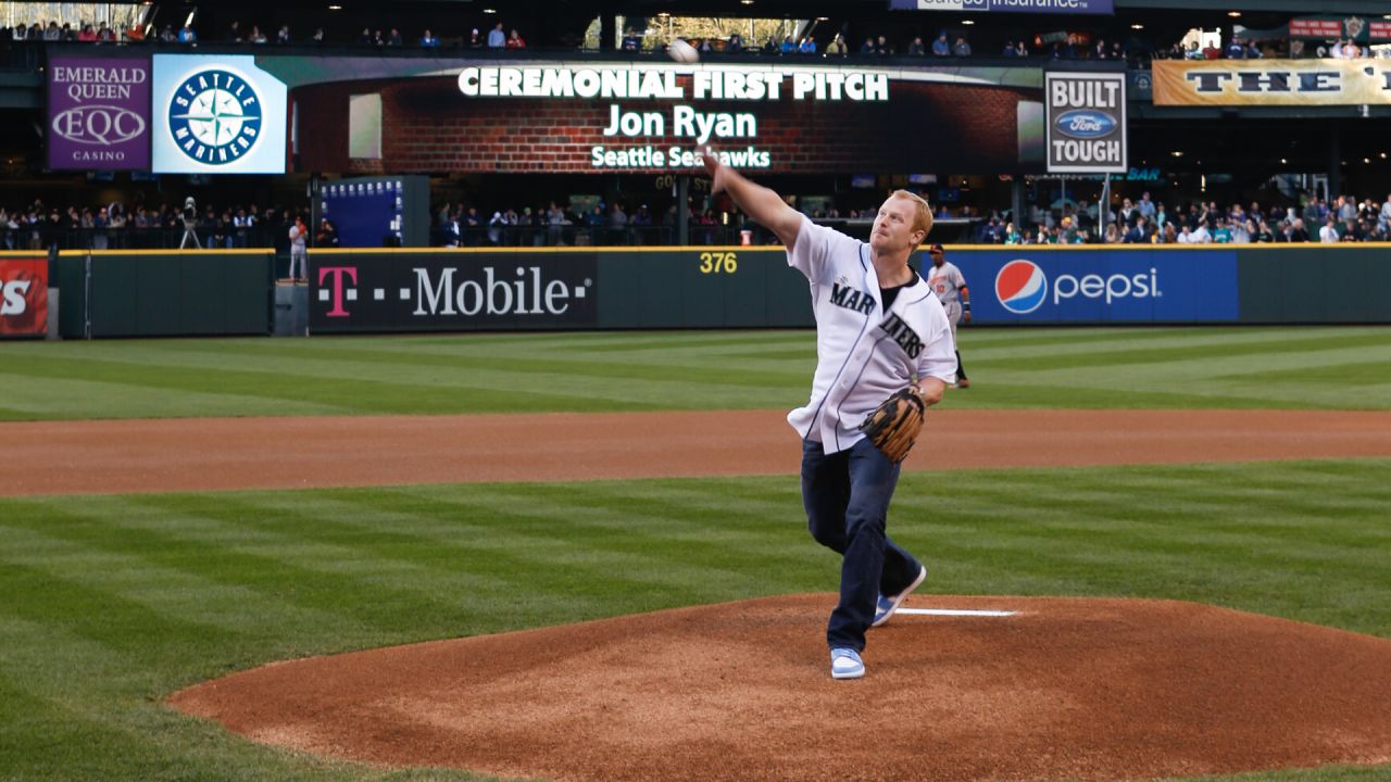 Mariner Dads Catch Their Kids' First Pitches, The most adorable first  pitches 🥹 #FathersDay, By Seattle Mariners