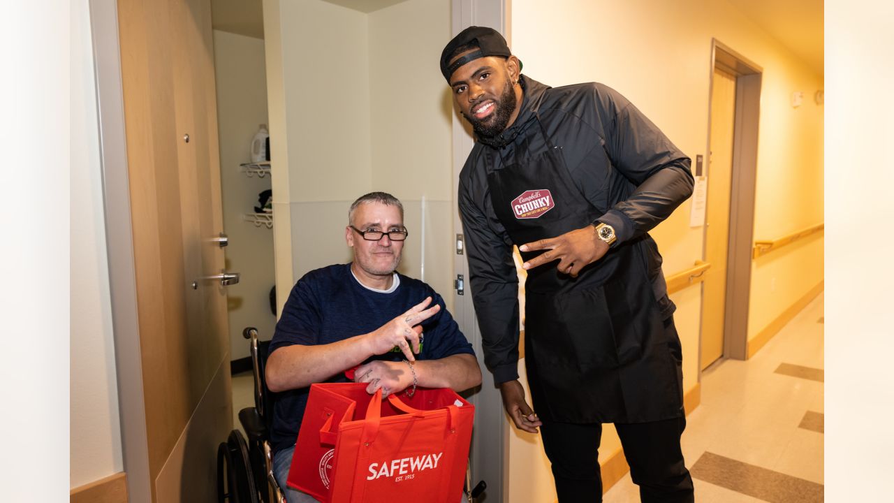 Seahawks linebacker teams up with Campbell's Soup for food donation