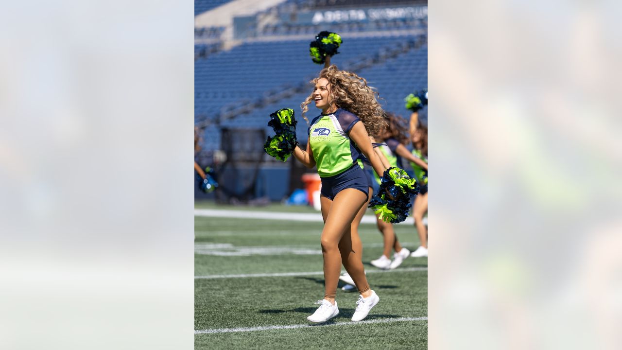 PHOTOS: Junior Seahawks Dancers Take The Field At Preseason Game 2