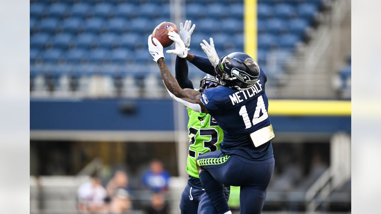 Chicago Bears kicker Cairo Santos (2) talks with Seattle Seahawks kicker  Jason Myers (5) before an NFL football game, Thursday, Aug. 18, 2022, in  Seattle. (AP Photo/Caean Couto Stock Photo - Alamy