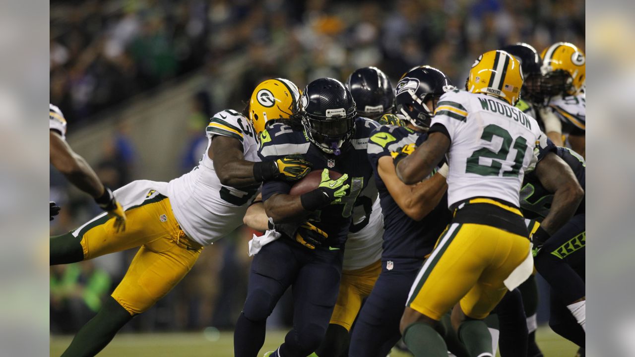 Seattle Seahawks running back Marshawn Lynch (24) holds a bottle