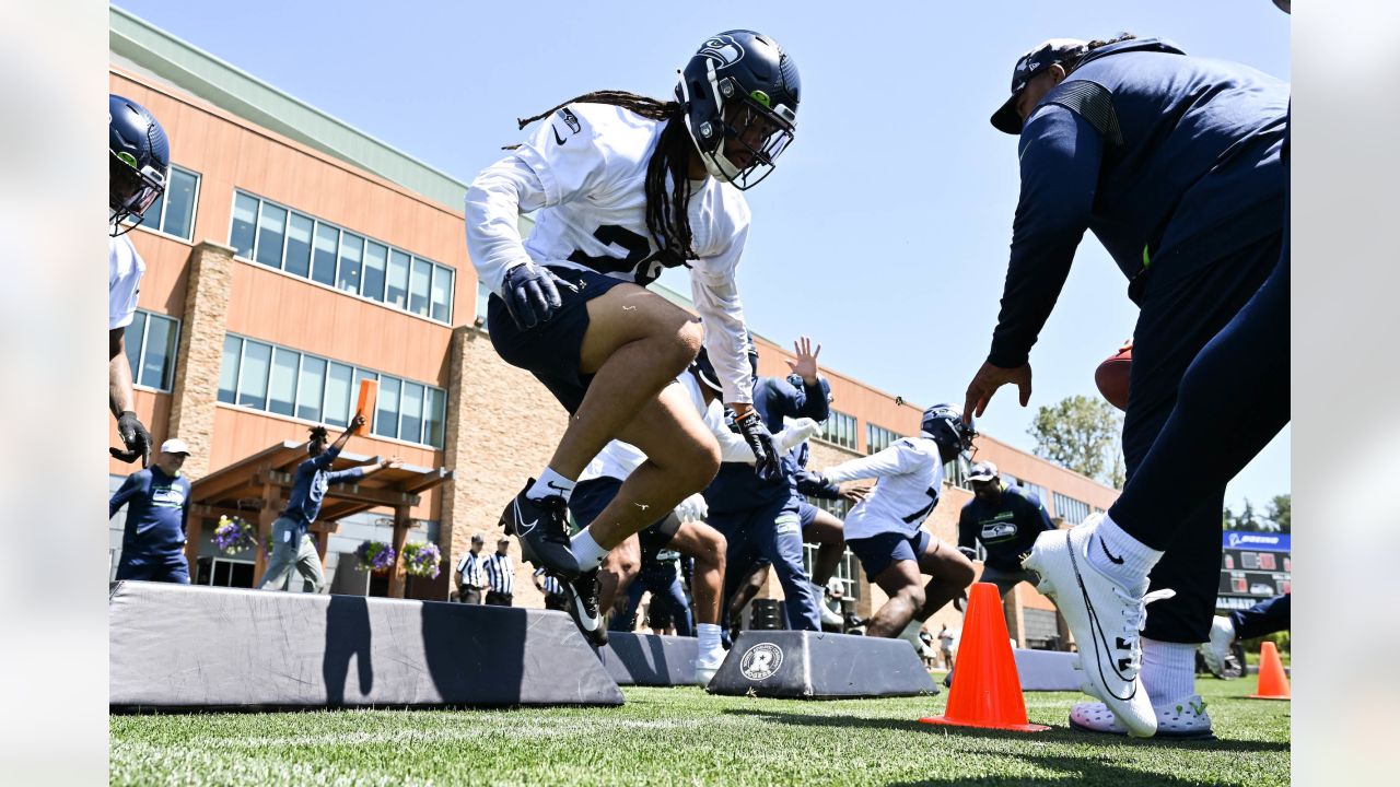 Rejoice! Seahawks throwback uniforms are finally coming in 2023 - Field  Gulls