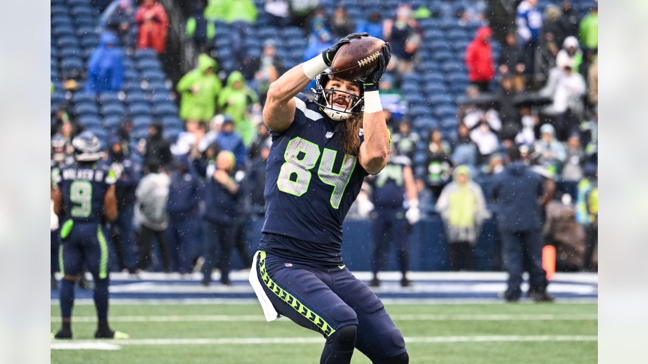 Tyler Lockett Named 2021 Steve Largent Award Winner