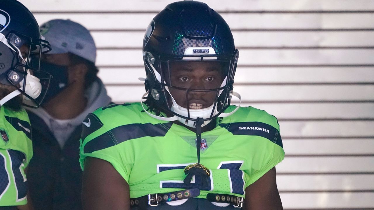 DeeJay Dallas writes, deletes social media post amid Seahawks