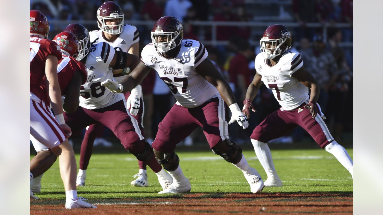 With the No. 9 pick in the 2022 NFL draft, the Seattle Seahawks select  Mississippi State OL Charles Cross. (via @secnetwork)