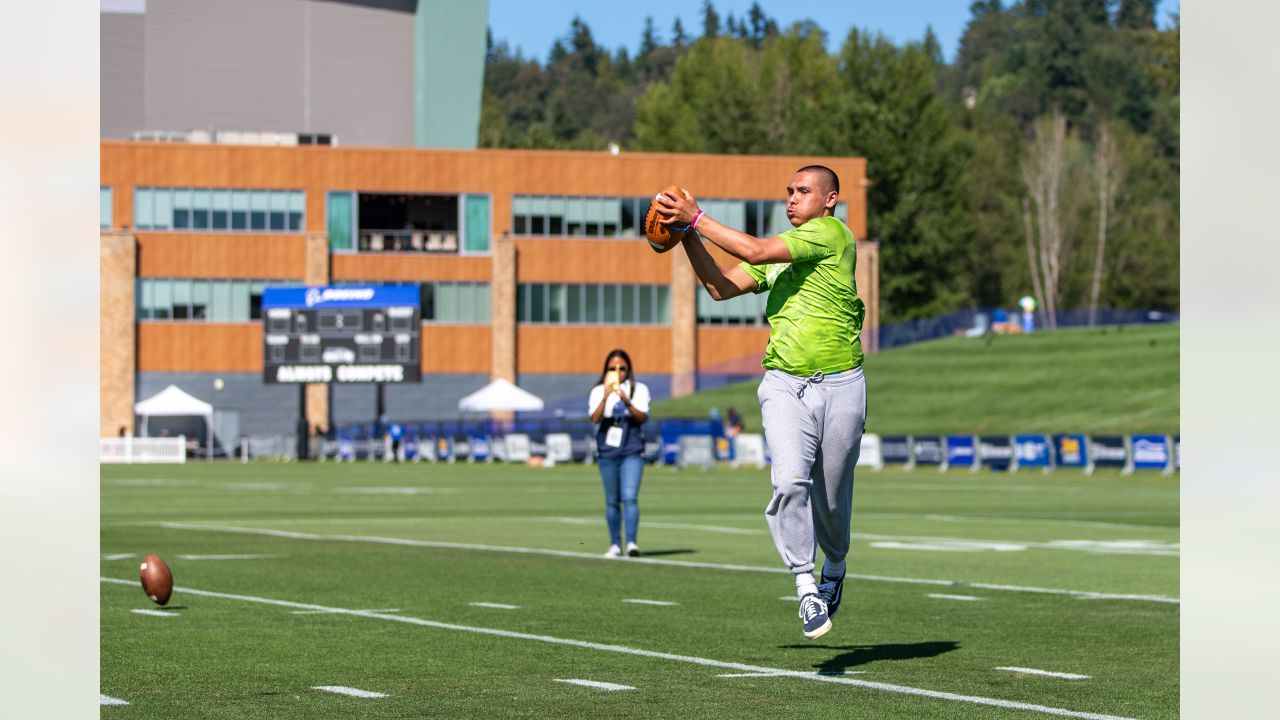 Seattle Seahawks - Lock taking time to meet with our military at practice  yesterday. Salute to service moment presented by USAA #SaluteToService