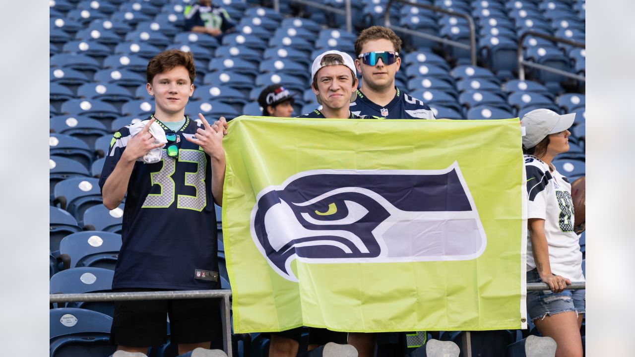 Chicago Bears kicker Cairo Santos (2) talks with Seattle Seahawks kicker  Jason Myers (5) before an NFL football game, Thursday, Aug. 18, 2022, in  Seattle. (AP Photo/Caean Couto Stock Photo - Alamy