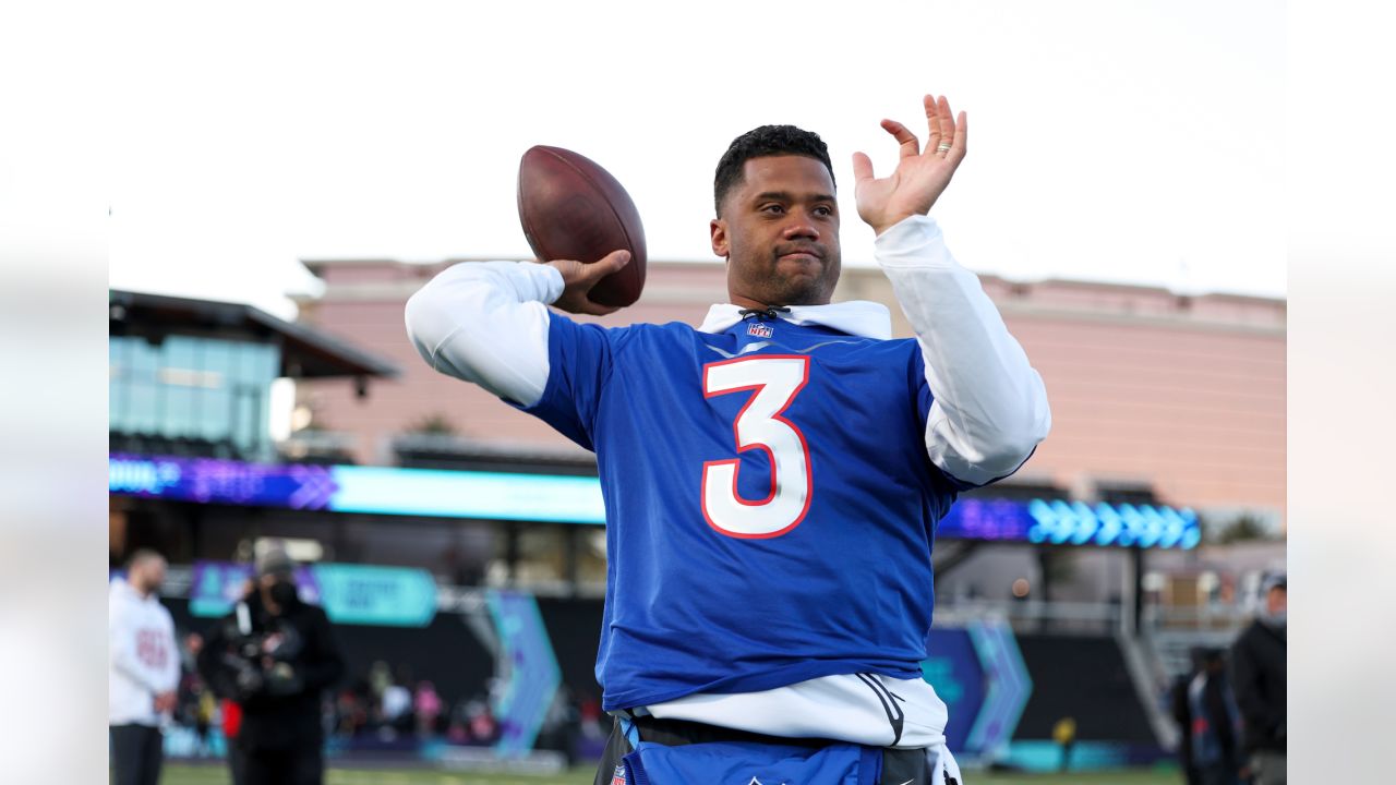 Video: Seahawks' Russell Wilson once again dominates Pro Bowl 'Precision  Passing' competition - Field Gulls