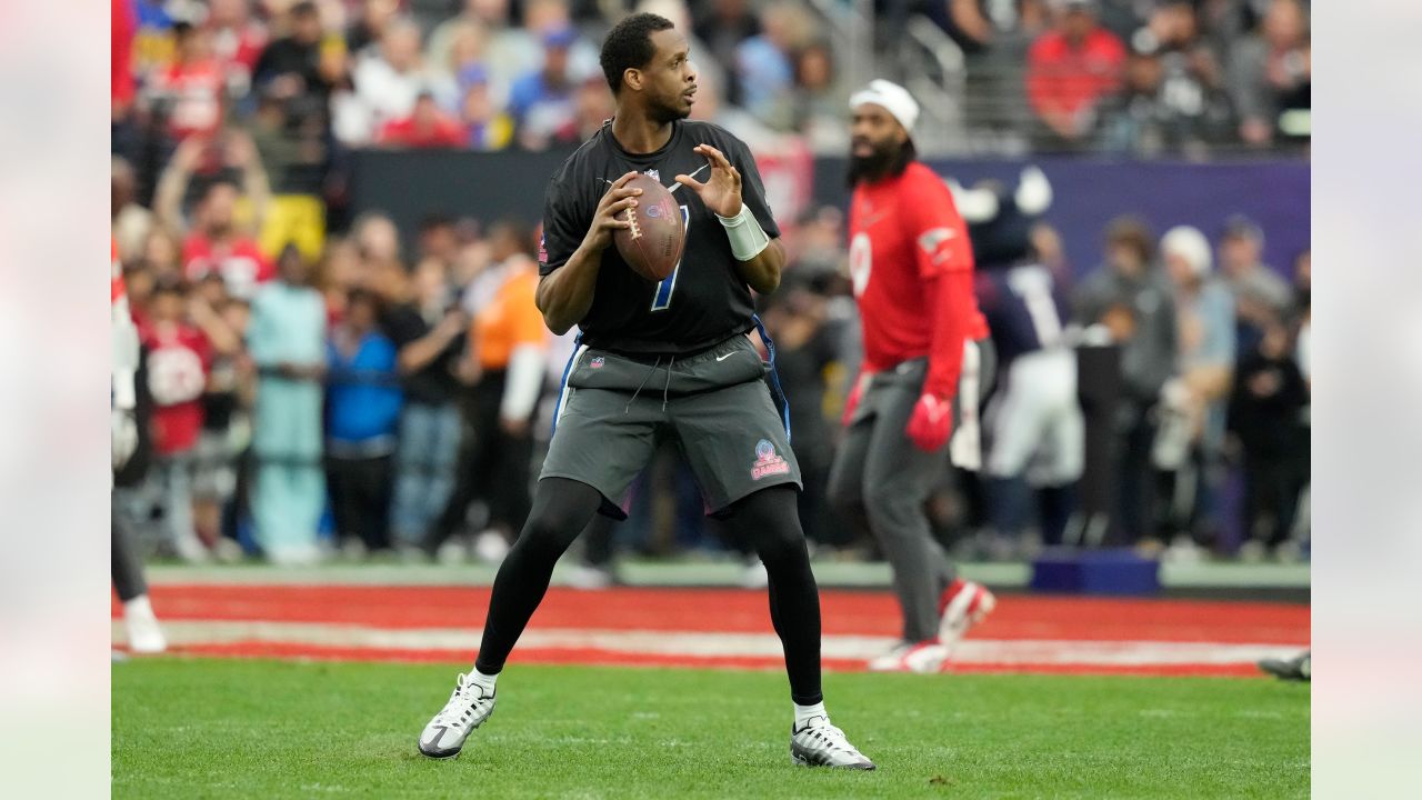 NFC quarterback Geno Smith (7) of the Seattle Seahawks runs with the ball  during the flag football event at the Pro Bowl Games, Sunday, Feb. 5, 2023,  in Las Vegas. (Doug Benc/AP