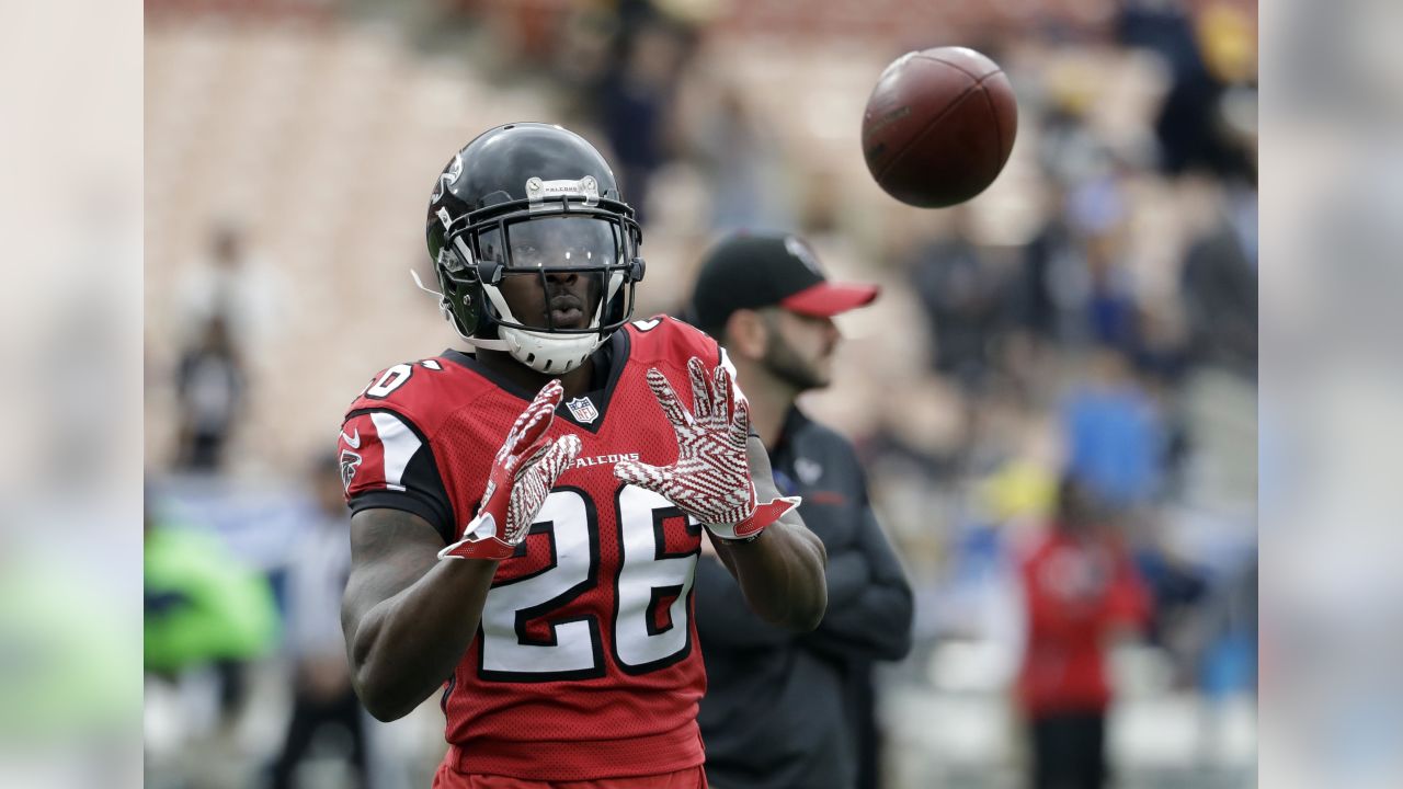 Atlanta Falcons outside linebacker De'Vondre Campbell (59) during the first  half of an NFL football game against the Los Angeles Rams, Sunday, Dec. 11,  2016, in Los Angeles. (AP Photo/Rick Scuteri Stock