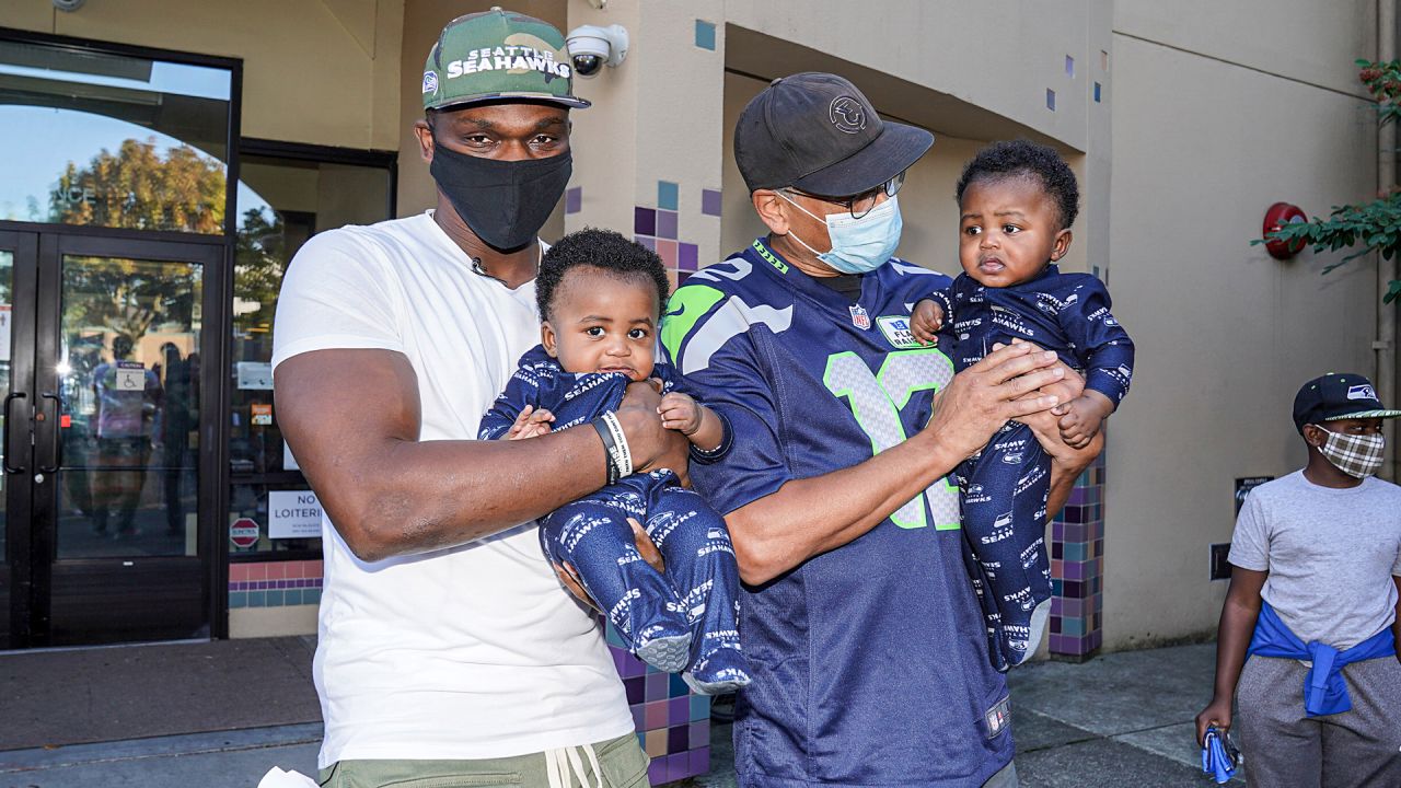 PHOTOS: Seahawks Spread Holiday Cheer At Odessa Brown Children's