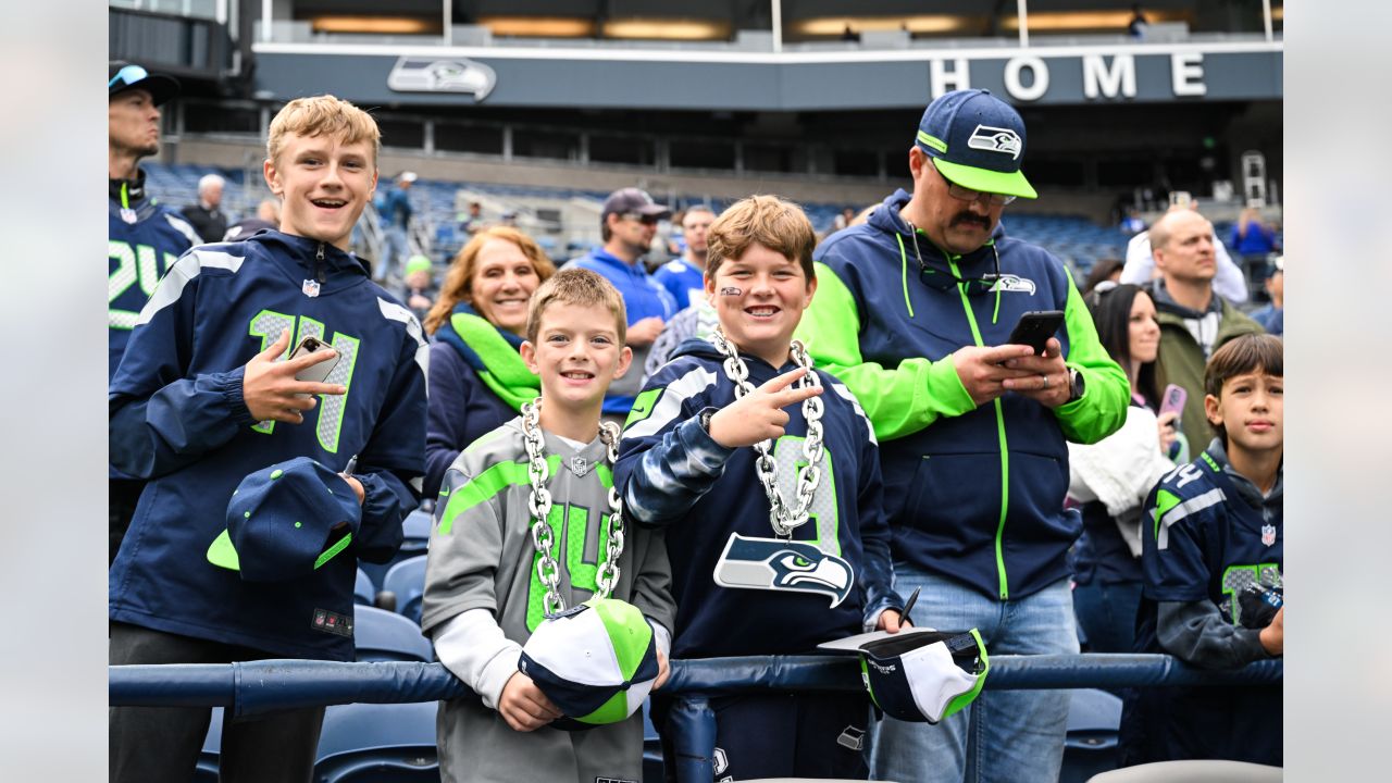 Seahawks fans combine Blue Thursday with Black Friday deals