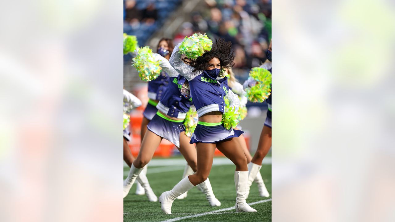 Thursday Round-Up: Behind The Scenes With Rookie Seahawks Dancer Geena