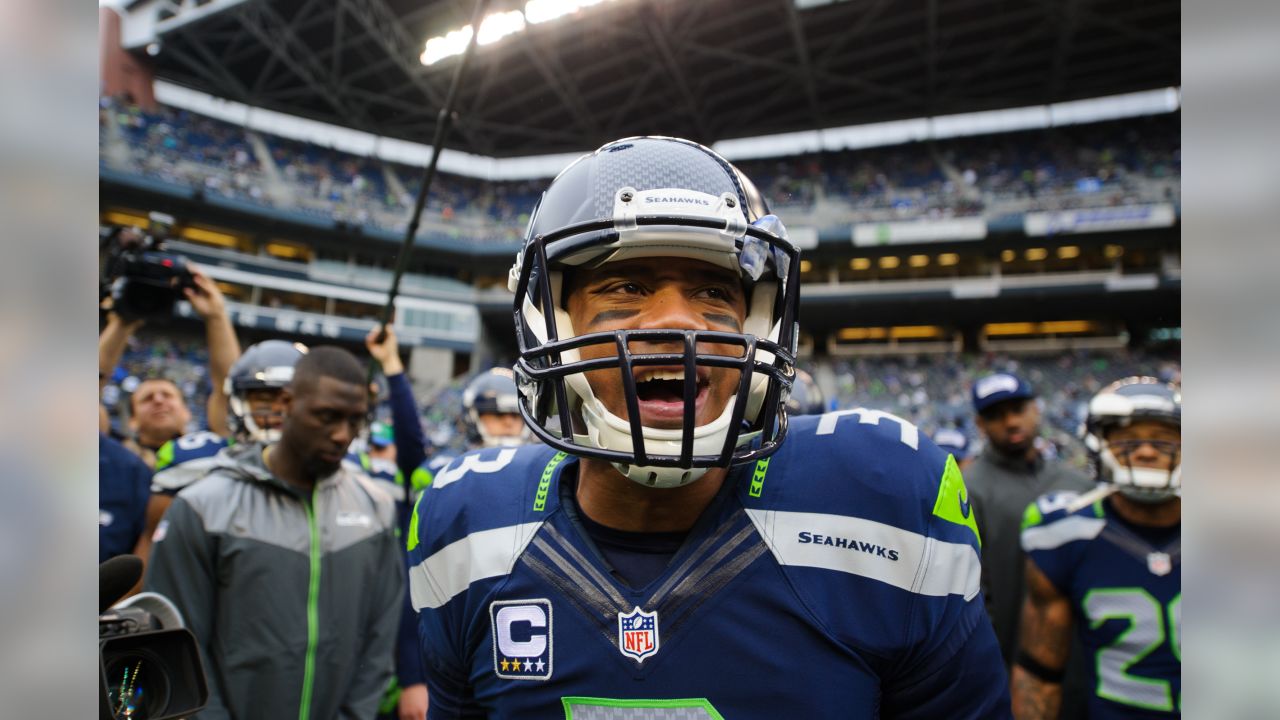 Seahawks QB Russell Wilson Named NFC Offensive Player Of The Month