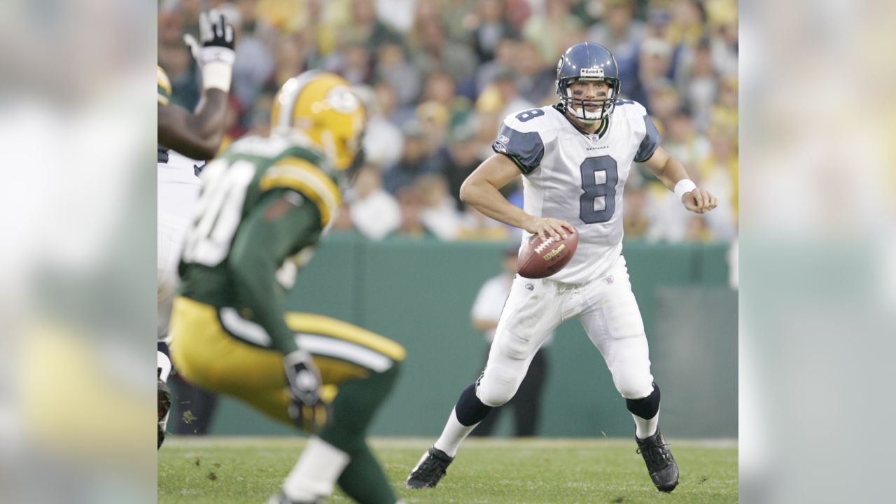 GREEN BAY, WI - NOVEMBER 14: Seattle Seahawks wide receiver Tyler Lockett  (16) runs in motion during a game between the Green Bay Packers and the  Seattle Seahawks at Lambeau Field on