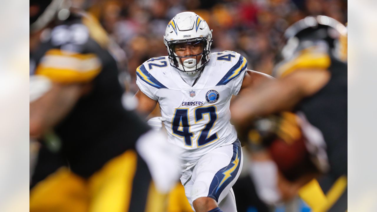 2022 NFL Free Agency: Seahawks signing former Chargers pass rusher Uchenna  Nwosu - Field Gulls